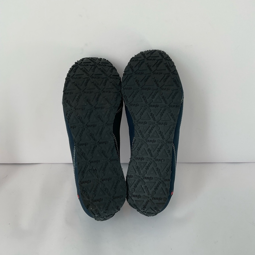 Women’s Ahnu slip-on shoes - Picture 6 of 8
